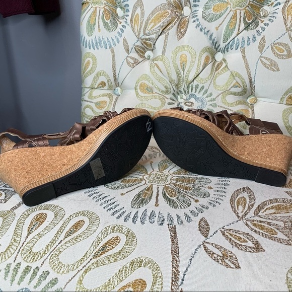 Women's Indigo by Clarks Wedge Sandals Heels Metallic Bronze Leather Size 7.5 - Picture 4 of 4
